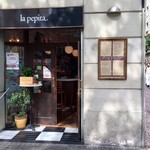 La pepita - 控えめなエントランスの人気バル！