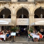 Les Quinze Nits - レアル広場にある観光客に人気のお店！