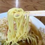 大来軒 - 天ぷら肉入り中華　麺アップ