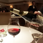 「ドゥーズ」のグラス・シャンパンに続き「モンテリー」のグラス・ワイン