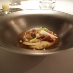 鴨のコンソメジュレ　ウナギの燻製　フォワグラと柚子