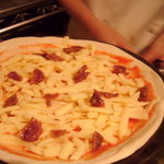 ＣＯＬＯＲ - アンチョビのピザ手作り中