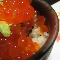 すし処 睦月 - ←と思ったら超ミニイクラ丼だった。柚の微香