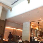 ラ・ボンヌターブル - 店内空間