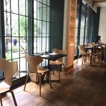 ラ・ボンヌターブル - 店内空間