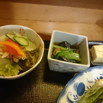 定食のサラダ、小松菜の小鉢、だし巻き玉子