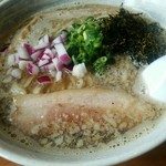 麺屋 菜花奈 - 背脂煮干し850円