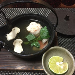 松濤館 - 土瓶蒸し
            海老真丈、白身魚、松茸、三つ葉、酢橘