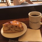 PARK SHOP - アップルパイセット410円。コーヒーとリンゴで消化をうながす(^_^