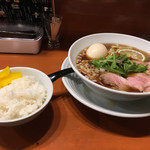 麺屋チクワ - 醤油ラーメン＋半ライス