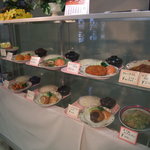 慶応義塾大学三田キャンパス 山食 - ディスプレイです