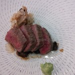 あま屋 - こぶ黒牛イチボステーキ　秋茄子ソース 。