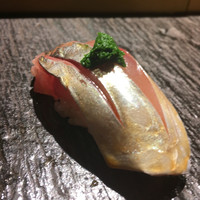SUSHI TOKYO TEN、 新宿ニュウマン店 - 鯵握り
