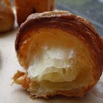 ベーカリー＆テーブル 東府や 足湯カフェ - （2016/9月）「クロワッサン」の断面