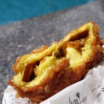 ベーカリー＆テーブル 東府や 足湯カフェ - （2016/9月）「米粉のカレーパン」の断面