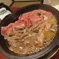 人形町今半 本店 - お肉煮詰めてます