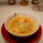 広東料理 センス - 海老ワンタン入り香港細麺のスープヌードル