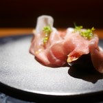 TACUBO - パルマ産生ハムと黒無花果　わさのラー油で