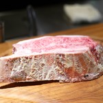 TACUBO - 黒毛和牛60日熟成骨付きミスジ　焼く前