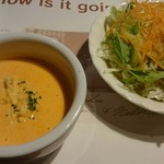 レストラン ニックス - 今日のセットはニンジンポタージュスープと地元野菜のサラダ