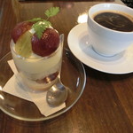 nagicafe+ - ぶどうのトライアル450円、コーヒー400円