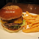 オーセンティック - チーズバーガー￥1070