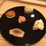 鮨　仙八 - コウイカの奈良漬燻製、塩ウニ、甘エビなど