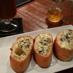 DAYBREAK　Liquor&Coffee - ブルーチーズと蜂蜜のトースト