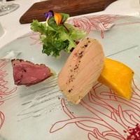 クッチーナ イタリアーナ ガッルーラ - 「桜の木で軽く燻したフレッシュフォアグラ」とマンゴー
