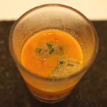 カンテサンス - パプリカの冷製スープとボタンエビ