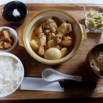 Raisukyouwakoku - 今週の気まぐれ定食は手羽元とジャガイモのココナッツ煮です。鶏手羽元、ジャガイモ、玉子をココナッツミルクで煮込んだエスニックな逸品です。スパイシーなスープも最高です。ご馳走様でした。