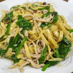 金春 - ゆばニラ炒め（850円）☆ゆばと言うよりも麺といった風情です。