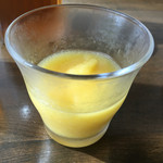 菊すけ - 2016年10月11日  最後に出てくるスムージー(パイナップルとマンゴー)