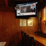 新藤 - H.28.10.6.昼 カウンター席(寿司)の端にはテレビジョン
