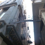 3 Little Monkeys - センタープレイスにあります。