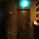 Guara mansion bar ＆ art gallery - ドア　店内から