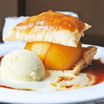 57284710 - 特製りんごパイ アイスクリーム添え