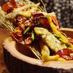 蓮香 - 稚鮎と金針菜の山盛り唐辛子炒め