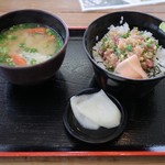 地魚工房 - なめろう丼（５３０円）とみそ汁（１１０円）