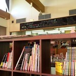 コミュニティーカフェよこまち - 本棚の向こうは団体さんなので写真は遠慮しましたぁ