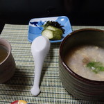万清楼 - 梅雑炊、漬物
      