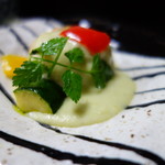 万清楼 - 焼き湯葉葛饅頭（里芋、パプリカ、ズッキーニ、チャービル、枝豆ソース）