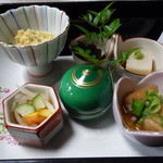 万清楼 - 南瓜と湯葉の白和え　まぐろ玉〆、まぐろ治部煮　描きなます、栗とうふ、茎ちりめん
      