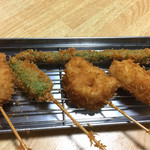 和食処 大川 - 豚串 130円  ししとう80円 れんこん80円 うずらの玉子130円  アスパラ一本揚げ150円