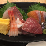 Nihombashi Gekokujou - 新鮮刺身定食 ¥1,000 の刺身