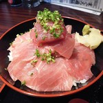 ニッポンまぐろ漁業団 - 満足‼山盛り鮪丼