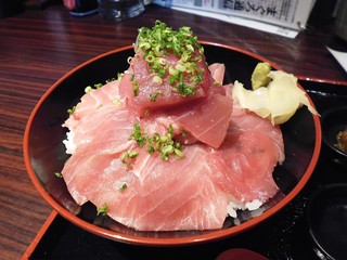 Nippommagurogyogyoudan - 満足‼山盛り鮪丼
