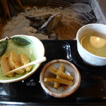 さかい - 一番め、そば茶と共に、タケノコ、ごぼう。