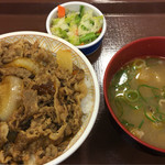 すき家  - 牛丼大盛 470円
            トン汁お新香 140円