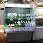 IDEBOK 海ほたるパーキングエリア店 - 牛乳も売ってます